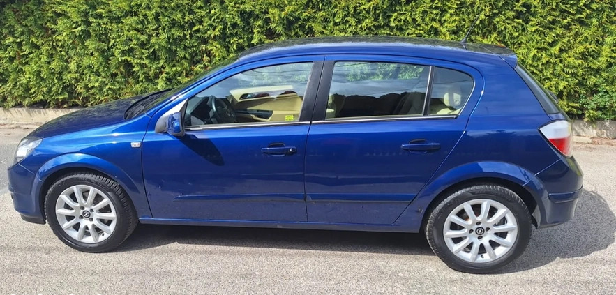 Opel Astra cena 8900 przebieg: 197000, rok produkcji 2005 z Jawor małe 407